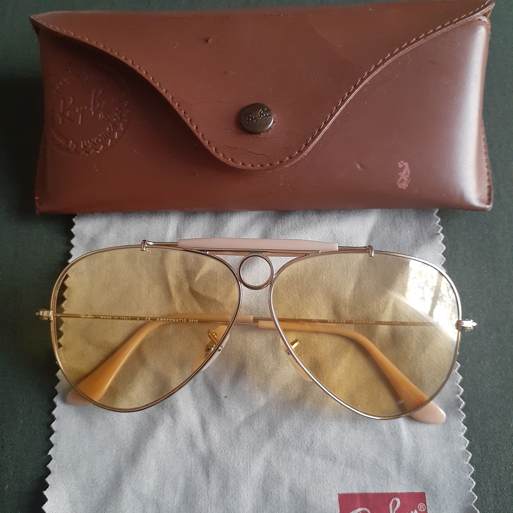 Ray-Ban Gold Aviator Sunglasses with Brown Case
